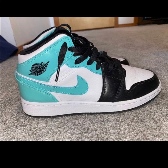 Air Jordans 1 Mids :: Igloo - Picture 2 of 7